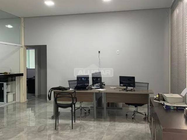 Imagem 6: Prédio Comercial - Subesquina em Avenida Movimentada - 903 Sul