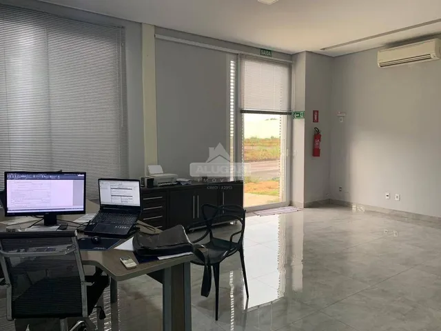 Imagem 12: Prédio Comercial - Subesquina em Avenida Movimentada - 903 Sul