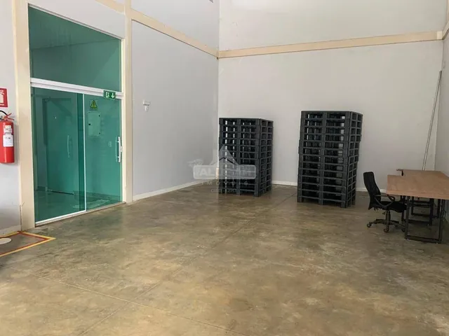 Imagem 14: Prédio Comercial - Subesquina em Avenida Movimentada - 903 Sul