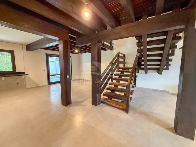Imagem 12: Oportunidade Única: Casa de 3 Quartos com Suíte e Garagem em Ipanema, Porto Alegre-Rs - 345,24M² de Área!