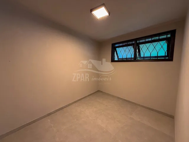 Imagem 3: Oportunidade Única: Casa de 3 Quartos com Suíte e Garagem em Ipanema, Porto Alegre-Rs - 345,24M² de Área!