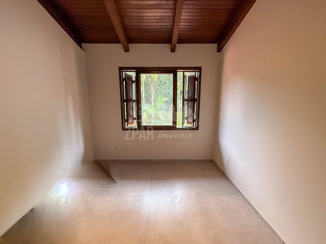 Imagem 11: Oportunidade Única: Casa de 3 Quartos com Suíte e Garagem em Ipanema, Porto Alegre-Rs - 345,24M² de Área!