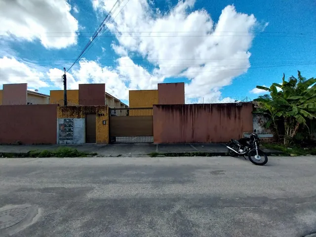 Imagem: CA2415) Uma Casa medindo 68,53m² localizada