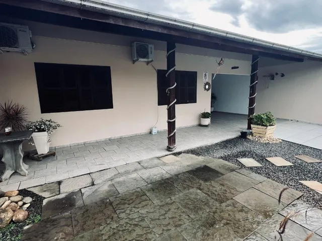 Imagem 15: Venha se encantar com esta maravilhosa casa semi-mobiliada no coração de Penha-SC!