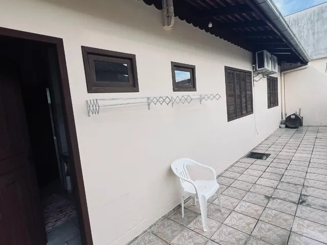 Imagem 8: Venha se encantar com esta maravilhosa casa semi-mobiliada no coração de Penha-SC!
