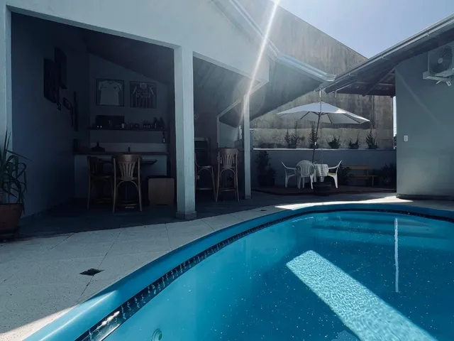 Imagem 10: Maravilhosa casa com piscina no Centro de Penha/SC!!