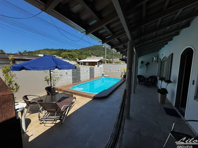 Imagem 2: Encante-se com esta maravilhosa casa mobiliada na Armação em Penha/SC!