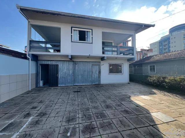 Imagem: Belo Sobrado no Centro de Penha/SC!!!
