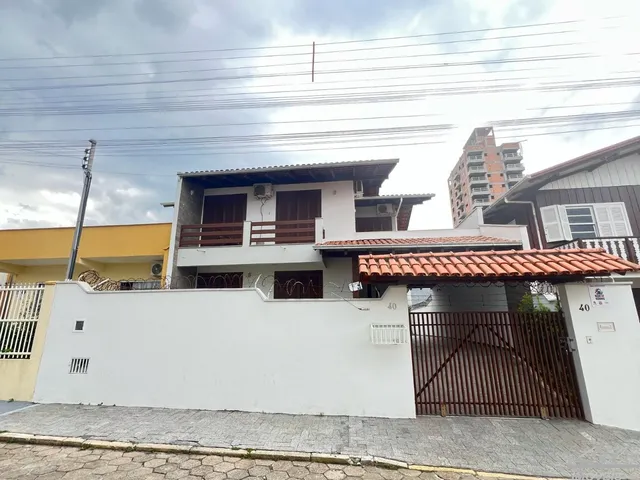 Imagem: Belo sobrado semi-mobiliado no Centro de