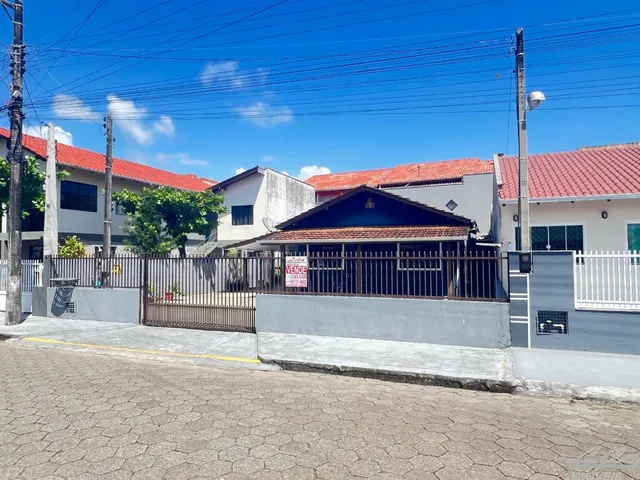 Imagem: Bela casa no Centro de Penha/SC!!