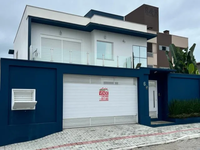 Imagem: Fino sobrado averbado no Centro de Penha/SC!!