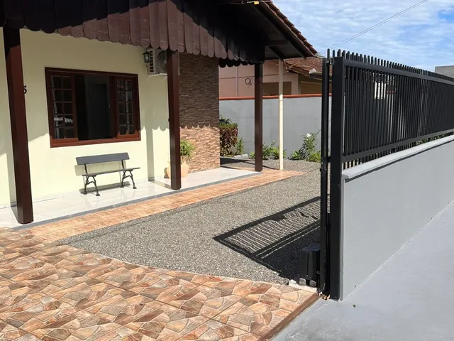 Imagem 3: Bela casa de alvenaria no centro de Penha!