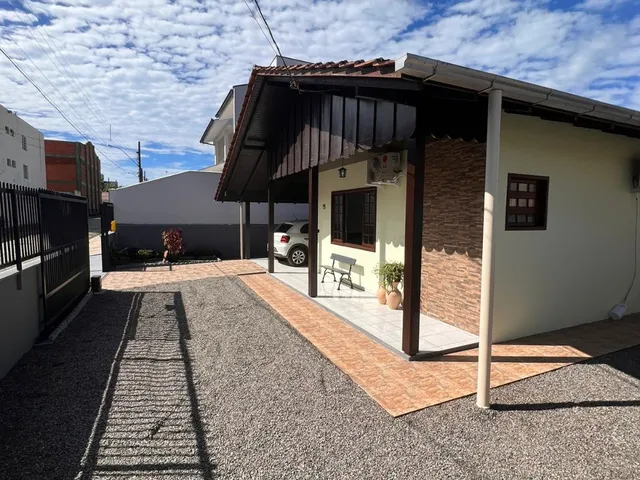 Imagem 5: Bela casa de alvenaria no centro de Penha!