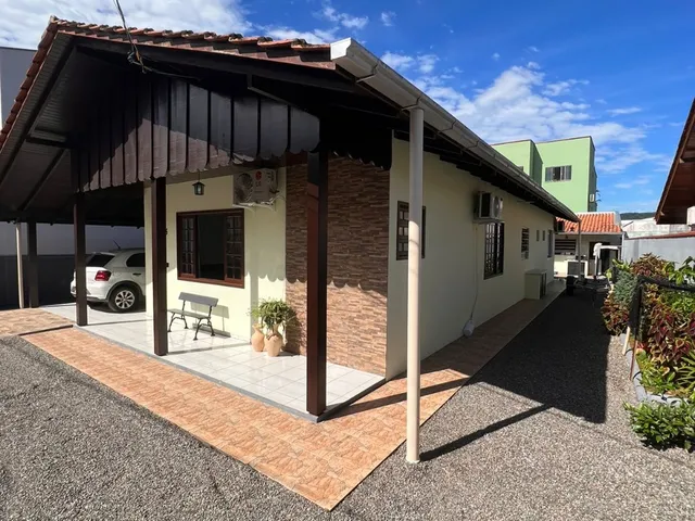 Imagem 6: Bela casa de alvenaria no centro de Penha!