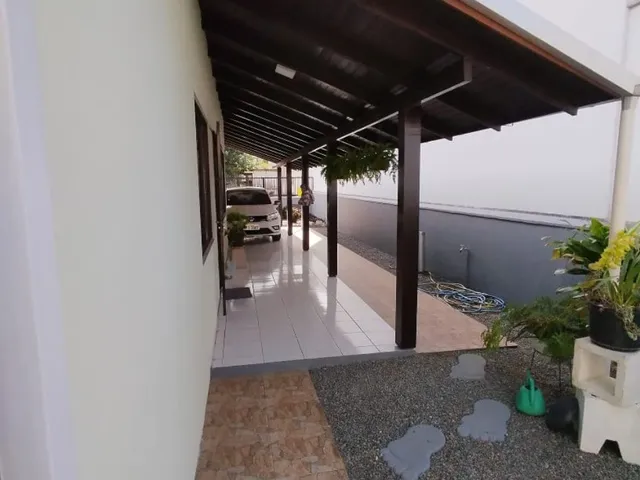 Imagem 14: Bela casa de alvenaria no centro de Penha!
