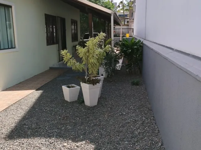 Imagem 11: Bela casa de alvenaria no centro de Penha!