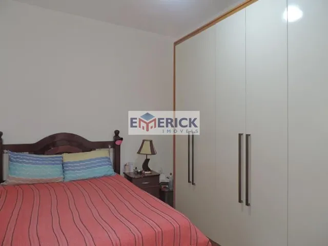 Imagem: Casa de 2 quartos, adaptada para 3 com terraço