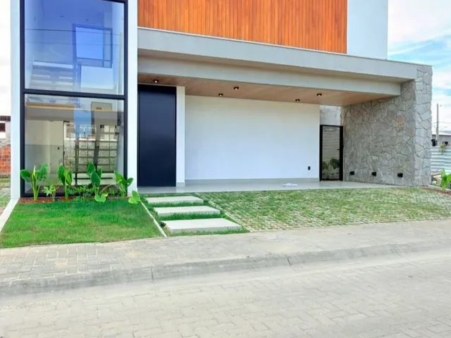 Imagem: A casa possui 4 Dormitórios, 3 Suítes, 5 Banheiros, 4 Vagas