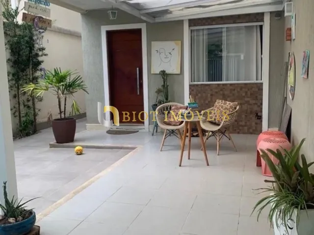 Imagem: Imperdível casa à venda em Niterói-RJ