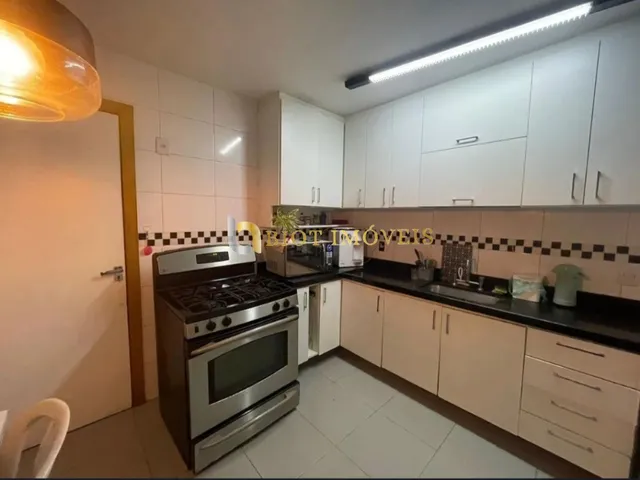 Imagem 16: Imperdível casa à venda em Niterói-RJ, bairro Itaipu. 4 quartos, 3 suítes, 1 sala, 5