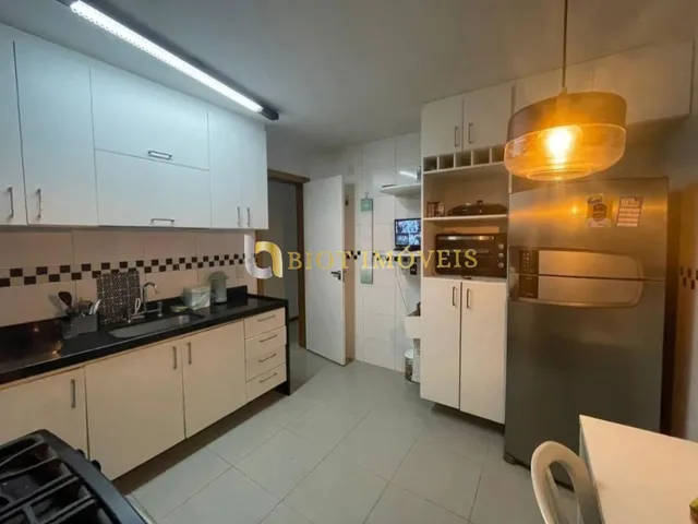 Imagem 9: Imperdível casa à venda em Niterói-RJ, bairro Itaipu. 4 quartos, 3 suítes, 1 sala, 5