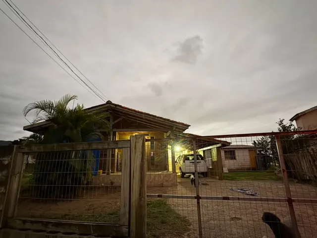 Imagem: Casa de Madeira no Bairro Encantada - Garopaba/SC
