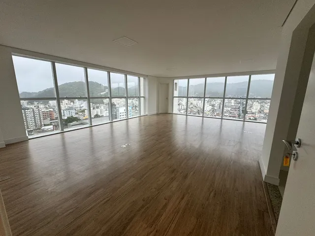 Imagem: O depósito possui 2 Banheiros, Acomodam 60 pessoas, 1 Vaga