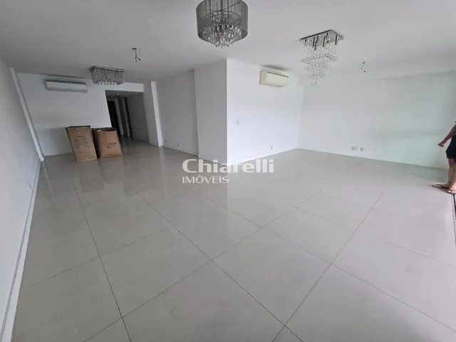Imagem 6: Venda de Apartamento de Luxo em Icaraí, Niterói-RJ: 4 Quartos, 4 Suítes, 5 Banheiros