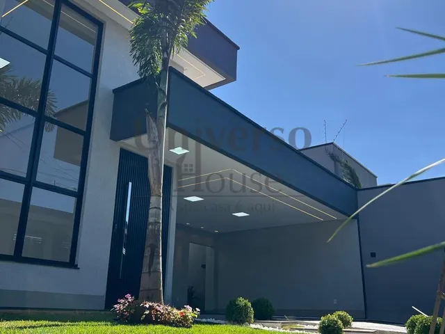 Imagem: A casa possui 3 Dormitórios, 3 Suítes, 5 Banheiros, 4