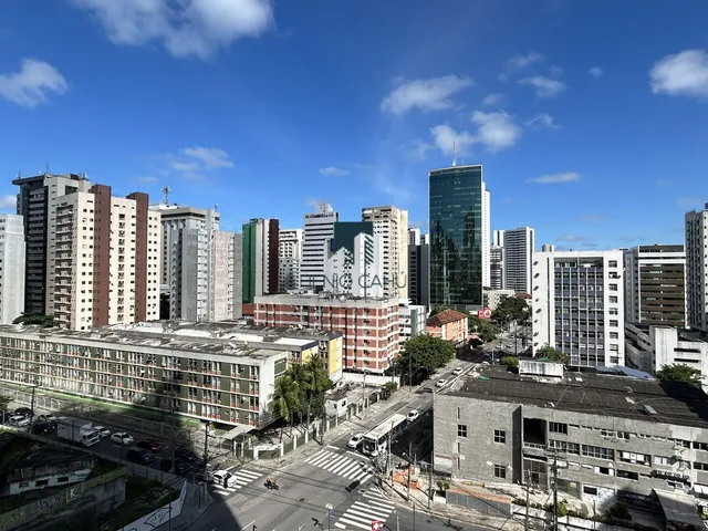Imagem: O apartamento possui 2 Dormitórios, 1 Suíte, 2 Banheiros,