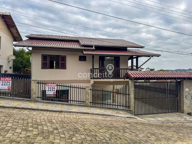 Imagem: Casa Semimobiliada com 4 Dormitórios na