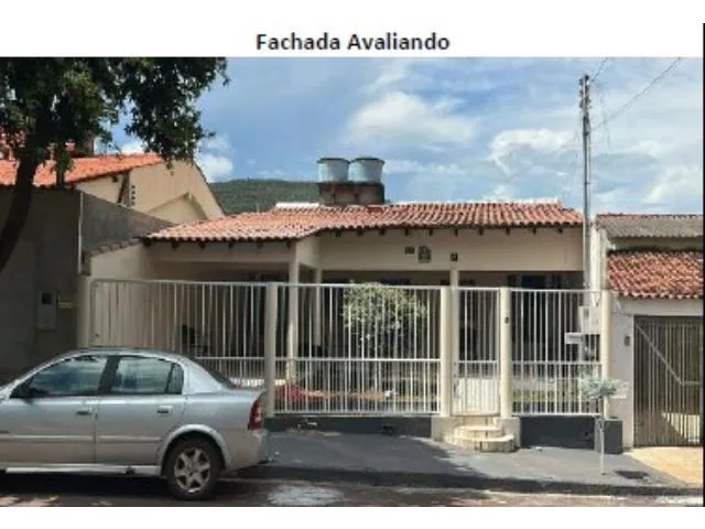 Imagem: A casa possui 2 Dormitórios, 1 Banheiro, 200m² de Área, 189m²
