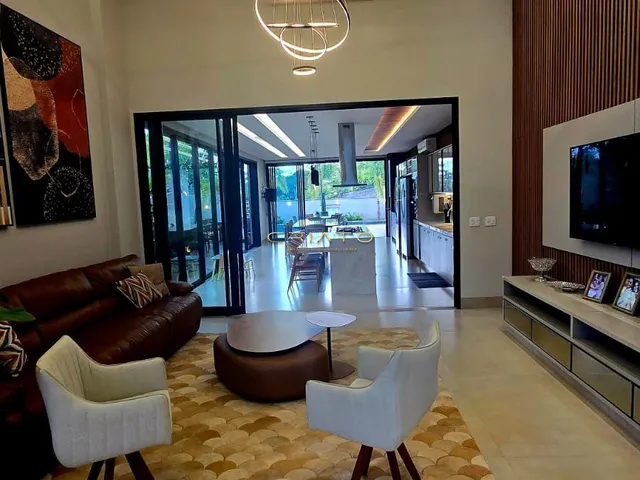 Imagem: SOBRADO com 5 suítes plenas, 320M² de