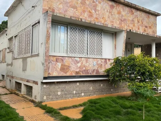 Imagem: A loja possui 3 Dormitórios, 1 Suíte, 2 Banheiros, 5