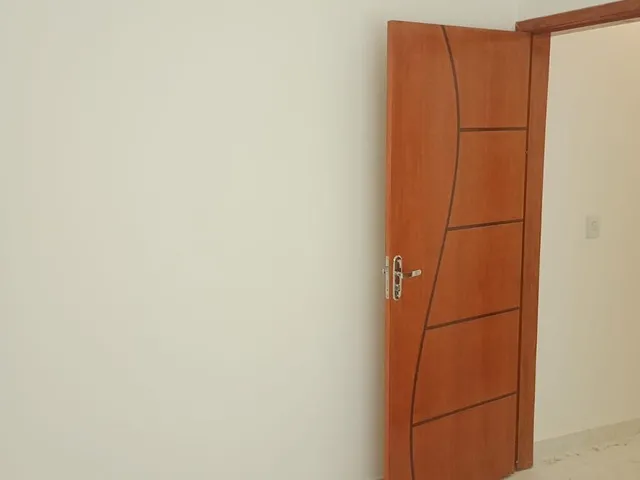 Imagem: A casa possui 2 Dormitórios, 1 Suíte, 1 Banheiro, 2 Vagas