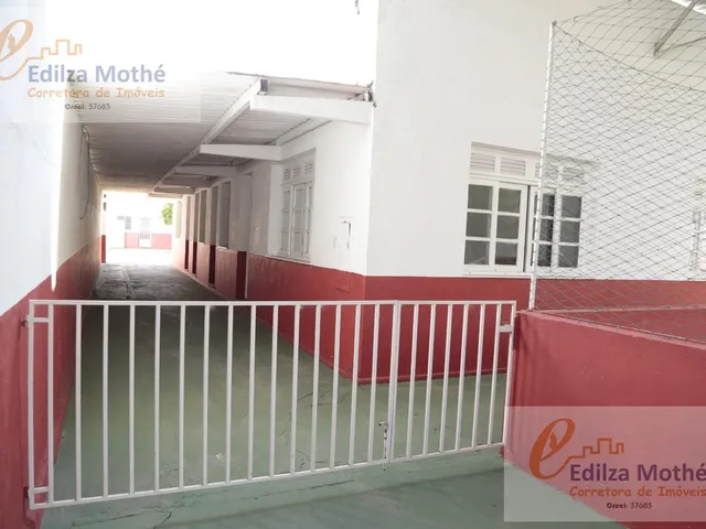 Imagem: A loja possui 6 Banheiros, 3 Vagas na garagem, 560m² de