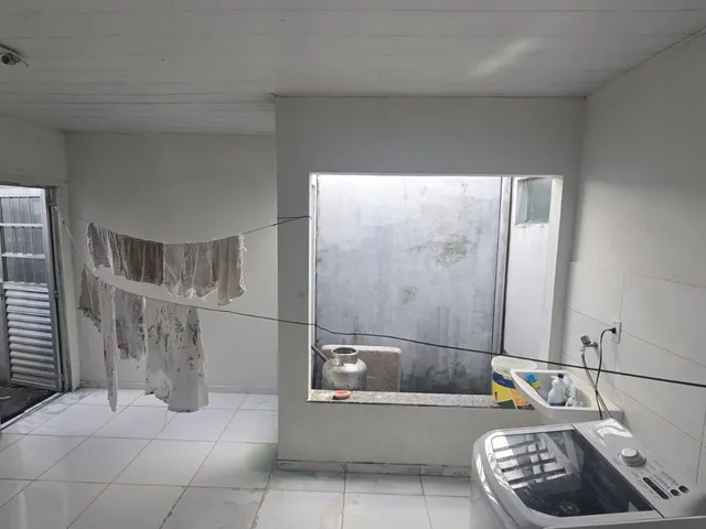 Imagem 3: Casa com Suíte e Corredor Lateral no Condomínio Campo Verde