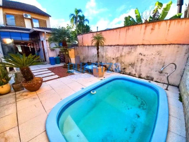 Imagem 8: CASA EM IPANEMA COM PISCINA, 3 DORM, SUITE, 204M², REFORMADA, LAREIRA E PARRILLA