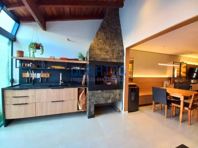 Imagem 11: CASA EM IPANEMA COM PISCINA, 3 DORM, SUITE, 204M², REFORMADA, LAREIRA E PARRILLA