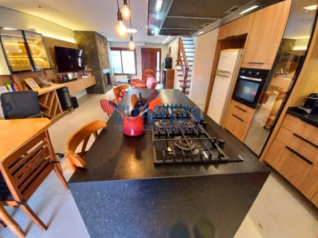 Imagem 5: CASA EM IPANEMA COM PISCINA, 3 DORM, SUITE, 204M², REFORMADA, LAREIRA E PARRILLA