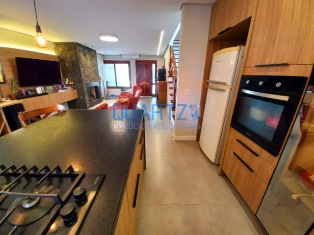 Imagem 6: CASA EM IPANEMA COM PISCINA, 3 DORM, SUITE, 204M², REFORMADA, LAREIRA E PARRILLA