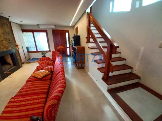Imagem 13: CASA EM IPANEMA COM PISCINA, 3 DORM, SUITE, 204M², REFORMADA, LAREIRA E PARRILLA