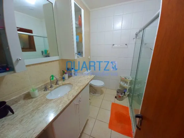Imagem 4: CASA EM IPANEMA COM PISCINA, 3 DORM, SUITE, 204M², REFORMADA, LAREIRA E PARRILLA