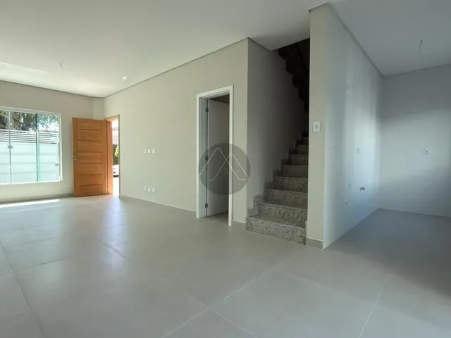 Imagem 5: Sobrado Moderno com Quintal Duplo e Localização Privilegiada no Afonso Pena