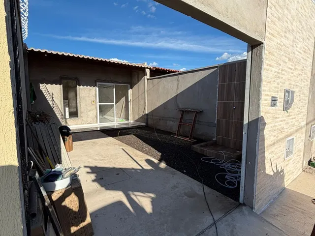 Imagem: A casa possui 4 Dormitórios, 1 Suíte, 2 Banheiros, 1 Vaga