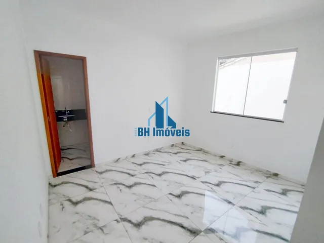 Imagem 3: Casa Geminada à Venda de 3 Quartos sendo 1 Suíte e 4 Vagas - Bairro Vale das Orquídeas
