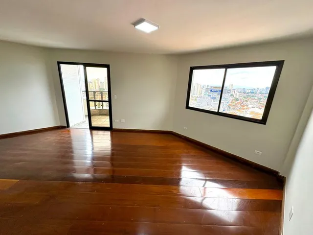 Imagem: O apartamento possui 4 Dormitórios, 1 Suíte, 4 Banheiros,