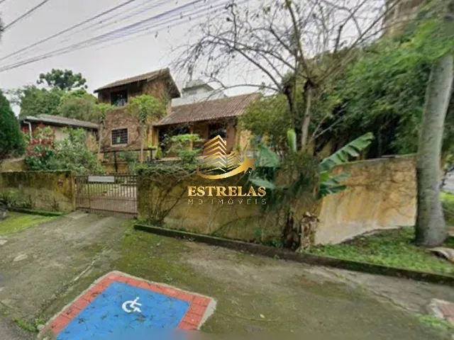 Imagem: Imperdível casa à venda em Curitiba-PR