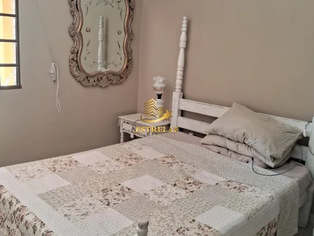 Imagem 2: Imperdível casa à venda em Curitiba-PR, bairro São Lourenço: 3 quartos, 2 suítes, 3