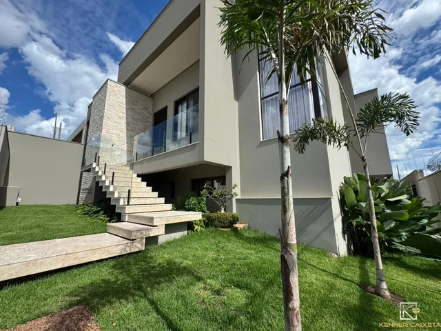 Imagem: A casa possui 4 Dormitórios, 4 Suítes, 1 Banheiro, 4